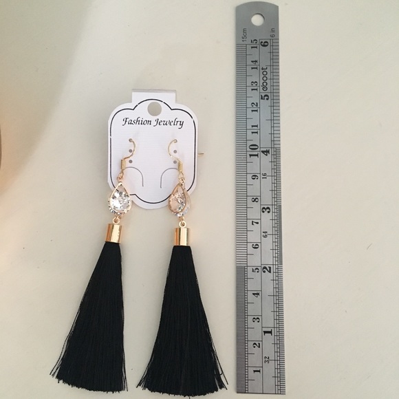 Vintage Style Tassel Teardrop Earrings Black - Picture 3 of 3